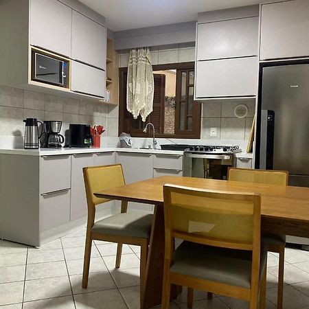 Casa Em Bombinhas Almeida E Moraes Perto Da Praia Bagian luar foto