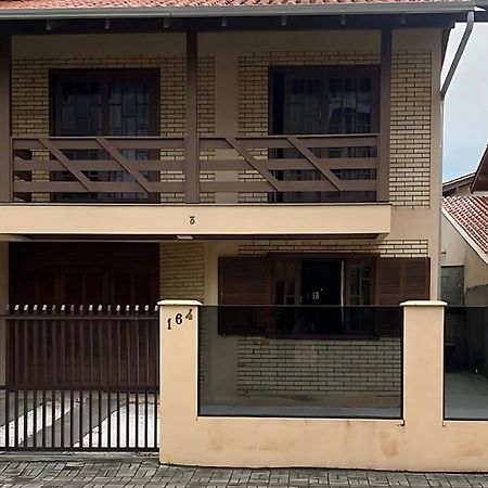 Casa Em Bombinhas Almeida E Moraes Perto Da Praia Bagian luar foto