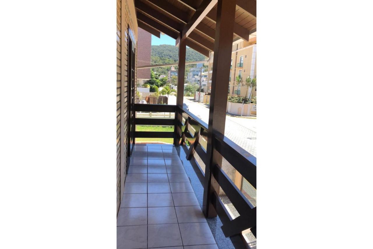 Casa Em Bombinhas Almeida E Moraes Perto Da Praia Bagian luar foto