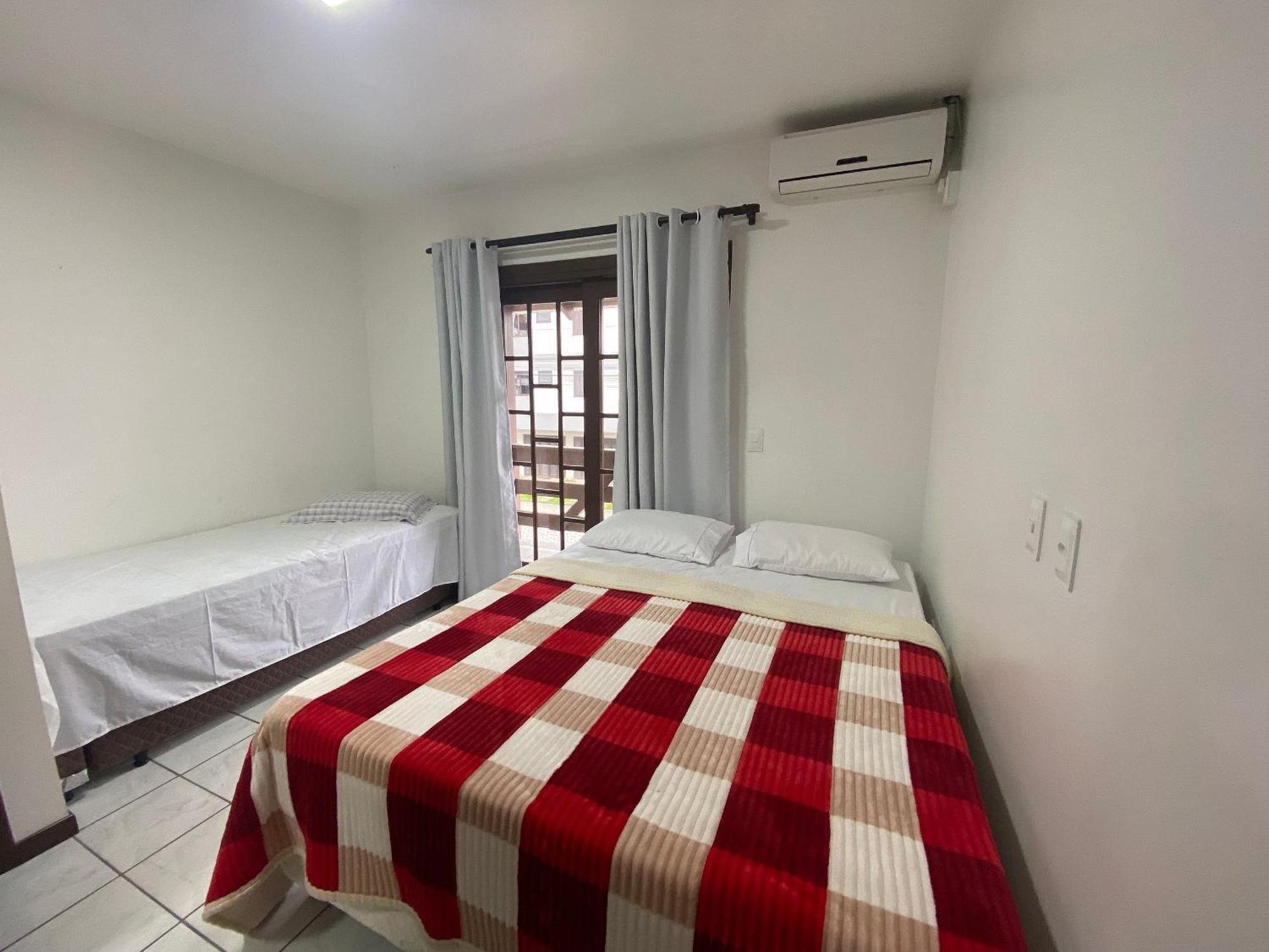 Casa Em Bombinhas Almeida E Moraes Perto Da Praia Bagian luar foto