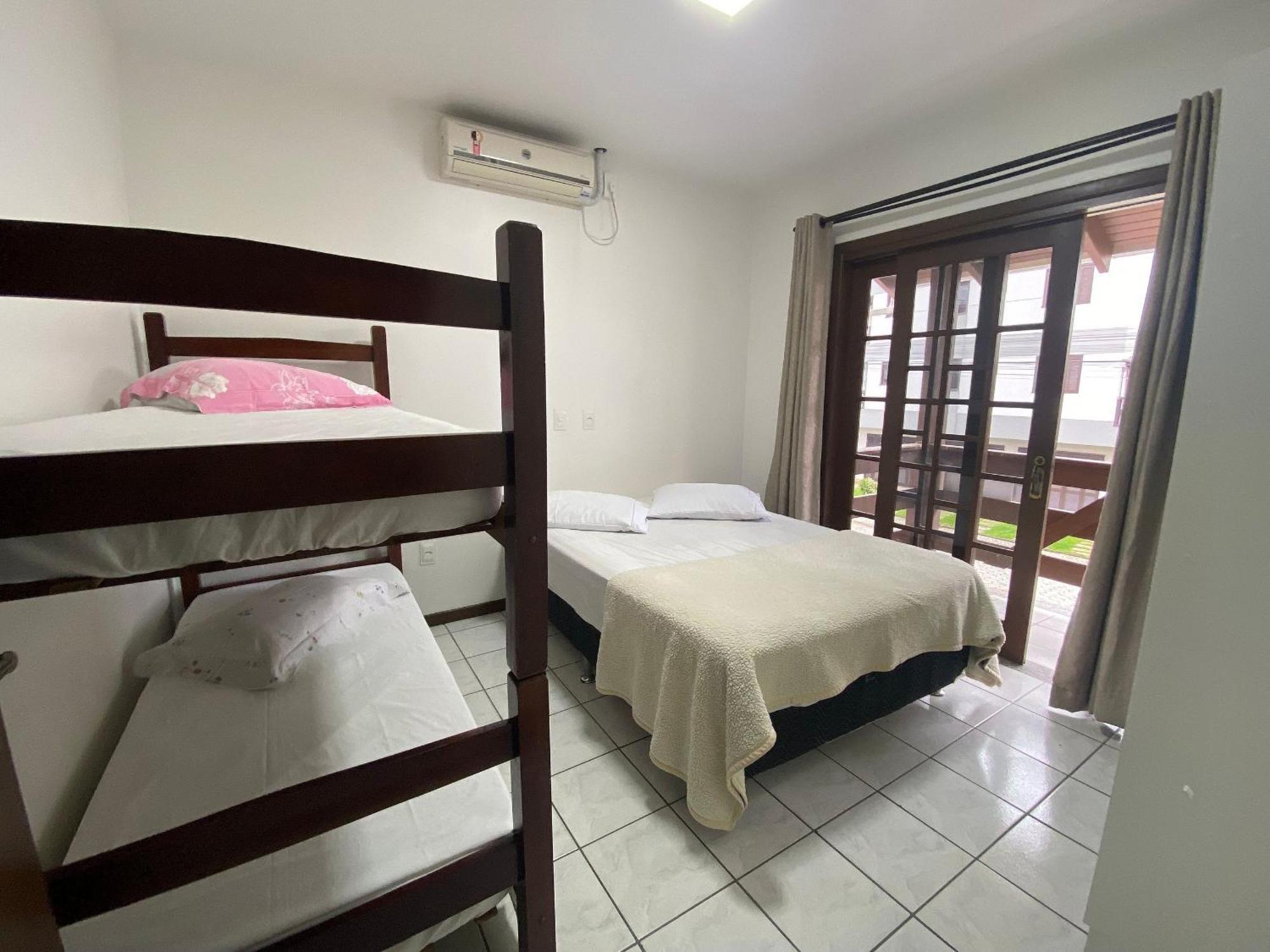 Casa Em Bombinhas Almeida E Moraes Perto Da Praia Bagian luar foto